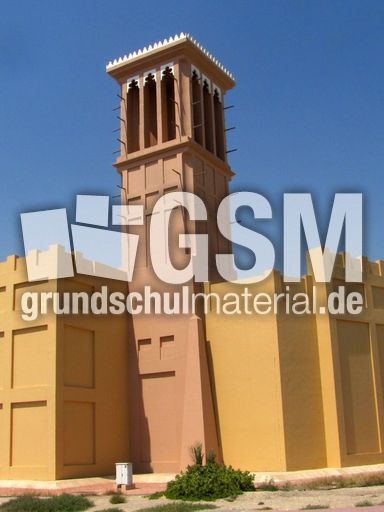 311 Dubai, Falknerei, Windturm.JPG